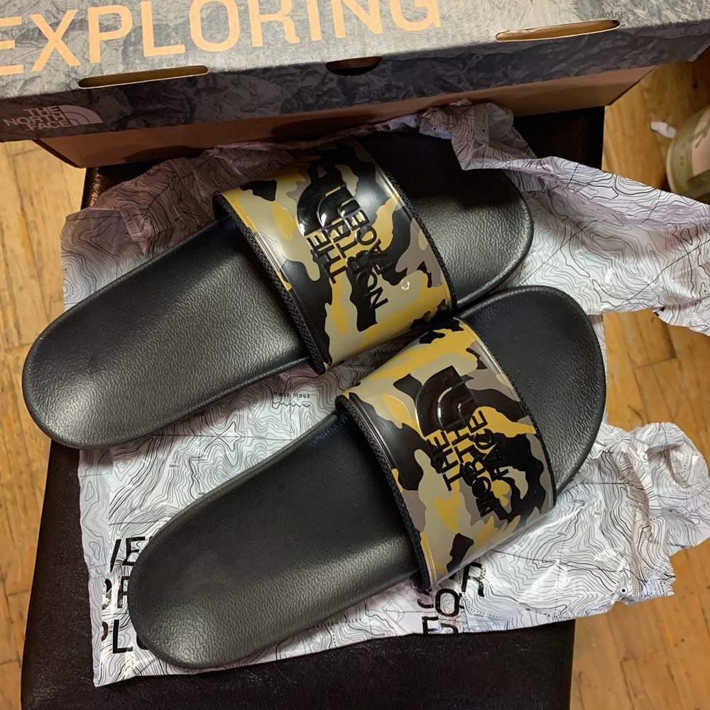 Men’s Camo The North Face slides size 11